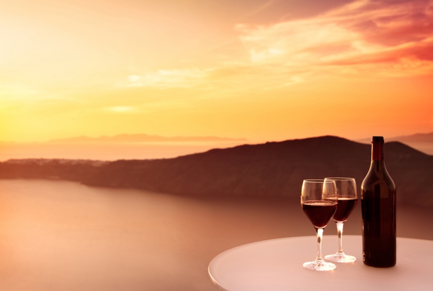 Vacanza a Santorini: tramonti da favola e ottimi vini!