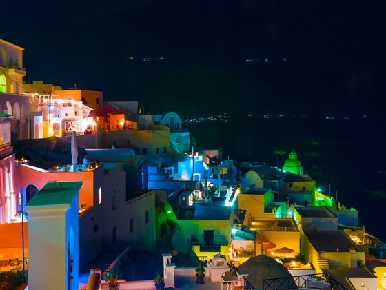 Vita-notturna-e-divertimenti-durante-le-vacanze-Santorini